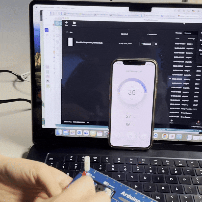 Turning the knob on the potentiometer, shows the data updating live.